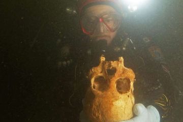 Penemuan kerangka berusia 10 ribu tahun di gua bawah laut Meksiko.