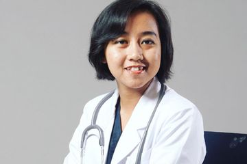 Shela Putri Sundawa seorang dokter dan podcaster masalah kesehatan