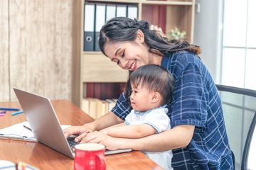 6 Tips  Video Call dengan Google Hangouts Meet Buat Ibu yang Kerja dari Rumah