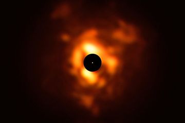 Gambar inframerah Betelgeuse pada Desember 2019 menunjukkan debu yang mengelilinginya. 