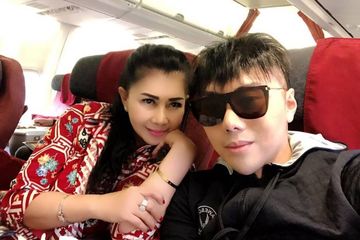 Enggan Buka Suara, Ibunda Roy Kiyoshi Sempatkan Waktu Jenguk Sang Anak Usai Beberapa Hari Ditahan: Dia Tidak Sakit Sedikitpun!