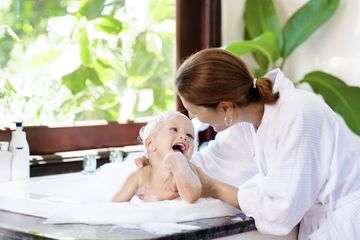 Ini 5 Cara Jitu agar Anak Tak Malas Mandi Selama di Rumah Aja