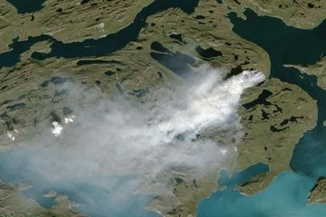 Kebakaran yang terjadi di Greenland pada 2017, dilihat dari satelit. 