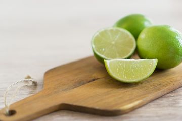 Sebelum Tidur Sempatkan Minum Campuran Air Jeruk Nipis dan Jahe, Jangan Kaget dengan Khasiatnya yang Bisa Langsung Terasa pada Tubuh ini!