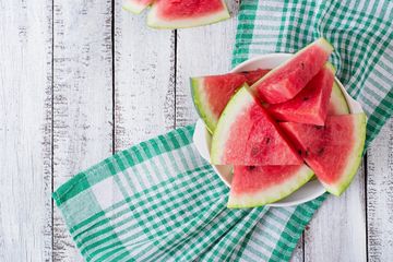 Makan Semangka yang Disimpan di Kulkas, Kakek ini Alami Kondisi Mengerikan Sampai Ususnya Membusuk, Dokter Menjelaskan Alasan Buah ini Menjadi Berbahaya bagi Tubuh