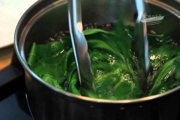Cara Memasak Daun Pepaya agar Rasa Pahitnya Hilang, Ikuti Trik Ini!