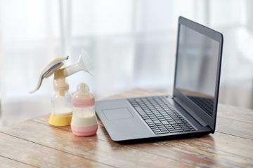 Ini Alasan Mengapa Menyusui ASI Tetap Penting Meski Ibu Sibuk Bekerja