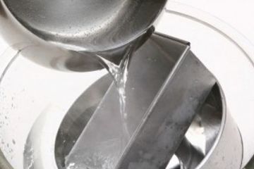 Jarang Ada yang Tahu, Ternyata Mencuci Loyang Tidak Boleh Menggunakan Sabun Cuci Piring, Kok Bisa?