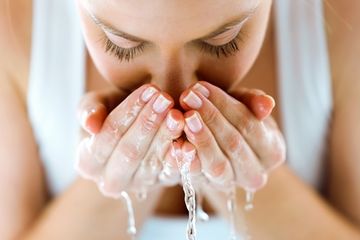 3 Kesalahan Mencuci Wajah yang Ternyata Bisa Membuat Kusam, Simak yuk!