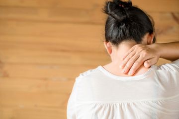 Dikira Jerawat Biasa, Wanita Ini Syok Ada Hewan Menjijikan Keluar Dari Punggungnya Setelah Digaruk, Dokter Ungkap Hal Ini