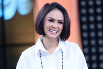  Yuni Shara 