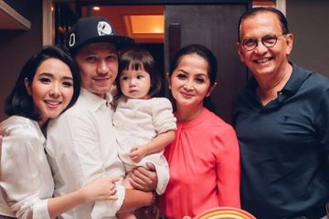 Gisella Anastasia bersama keluarga Gading Marten