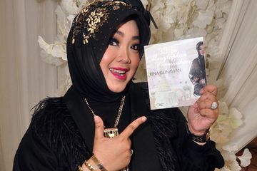 Rina Gunawan dalam Kenangan: Sempat Ingin Balik ke Dunia Hiburan, Teddy Syah Menyadarkan