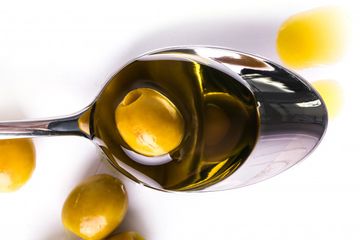 Lebih Ampuh dari Obat, Minum Sesendok Minyak Zaitun Setiap Hari saat Perut Kosong, Lihat Perubahan Ajaib ini Seketika!