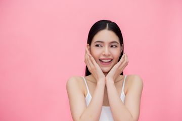 Rekomendasi Essence dengan Bahan Alami agar Kulit Lebih Glowing