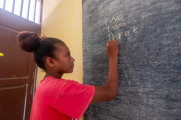 Cahaya Rajaampat, Anak-Anak Arborek Tinju Dunia dengan Bahasa Inggris