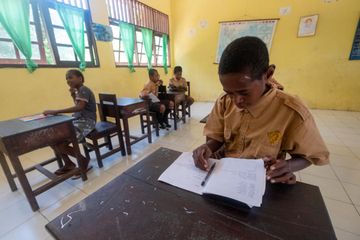 Para peneliti mengeksplorasi nada suara guru dalam pendidikan anak. Hasilnya, suara guru sangat berkait dengan kemajuan pendidikan siswa. Semakin keras suara guru, semakin lemah ia menginspirasi kelasnya.