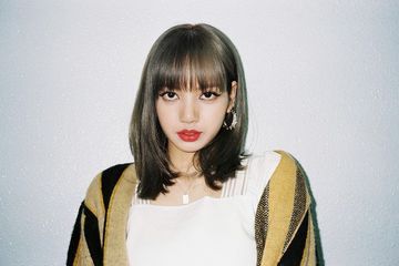 Lisa BLACKPINK dengan rambut tebal dan kuat