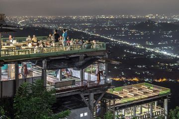 Lampu-lampu Kota Telah Mencuri Cahaya Rembulan dan Gemintang