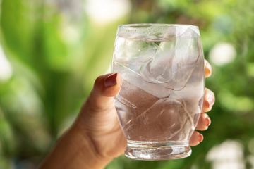 Minum Air Dingin Timbulkan Penyakit Jantung? Ini Penjelasan Dokter