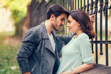 6 Alasan Perempuan Lebih Menyukai Bad Boy daripada Pria Baik-Baik