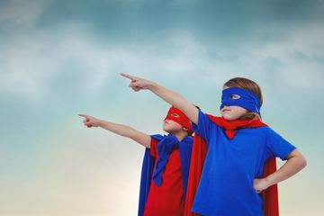 Arti mimpi menjadi superhero bisa menandakan bahwa kamu memiliki kekuatan tersembunyi yang tidak kamu sadari.