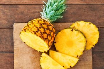 Satu Indonesia Wajib Tahu! Ternyata Begini Cara Mengupas Nanas Tanpa Melukai Tangan Ala Pedagang, Dijamin Mudah Ditiru