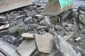 Beton jalan yang rusaak.