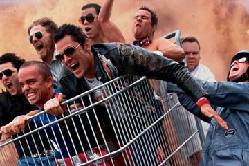 Layaknya Film 'Jackass', Kenapa Lelaki Sering Bertingkah Gila-Gilaan?