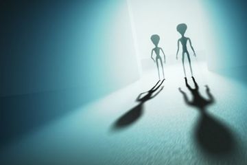 Wujud alien yang sudah tertanam dalam benak kita. Seorang ahli sains terkemuka, menyatakan pendapatnya bahwa kita tidak akan pernah bisa bertemu dengan alien cerdas. 