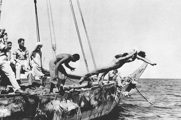 Kegiatan para pencari mutiara air asin sehari-hari, diperkirakan tahun 1920-an di perairan Qatar.