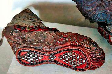 Sepatu Berusia 2.300 Tahun Ditemukan Masih Utuh di Pegunungan Altai