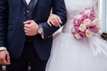 Astaga! Selisih Umur Hampir 50 Tahun, Gadis Remaja Ini Nekat Nikahi Lelaki Seumuran Kakeknya hingga Ungkap Hal Tak Disangka Ini Setelah Menikah, Bikin Geger Kantor Polisi!