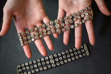 Gelang Permata Peninggalan Ratu Prancis Marie Antoinette Dilelang