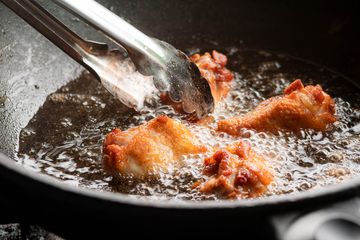 6 Cara Menggoreng Makanan yang Benar, Pasti Renyah dan Lebih Sehat!