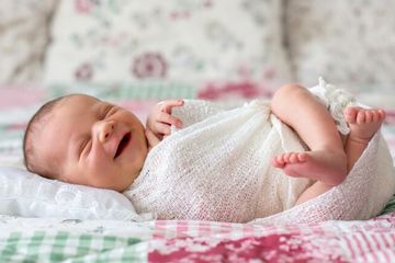 anak bayi yang berusisa sekitar 5 bulan