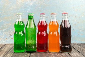Sirup jagung fruktosa tinggi atau high-fructose corn syrup (HFCS) merupakan pemanis buatan yang banyak digunakan dalam minuman ringan.