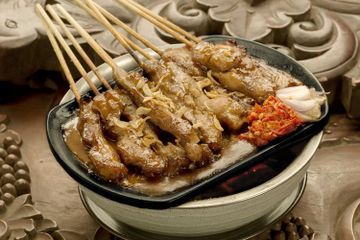 Berkunjung ke Monas? Ini Rekomendasi Makanan Enak Terdekat yang Wajib Dicoba