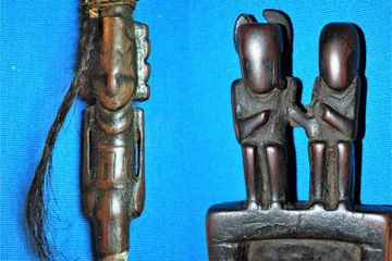Sosok mirip manusia yang diukir pada tabung tembakau dan tablet kayu yang ditemukan di Bolivia, diperkirakan berusia 1000 tahun.