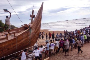 Ketangguhan dan gagahnya replika kapal 