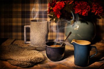 Konsumsi kopi dan teh yang cukup memiliki kaitan dengan risiko strok dan demensia yang lebih rendah.