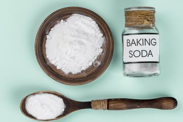 Cara Menghilangkan 7 Masalah di Wajah hanya dengan Baking Soda