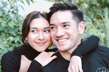 Nana Mirdad dan Andrew White