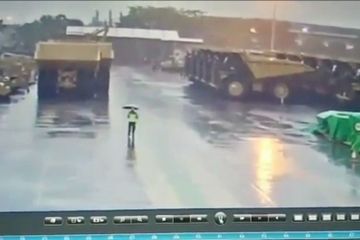 detik-detik seorang satpam tersambar petir di Cilincing, Jakarta Utara