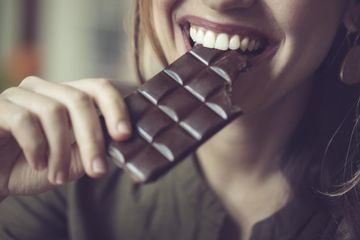 Konsumsi cokelat hitam 85 persen dapat meningkatkan suasana hati.