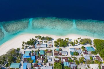 Penduduk Maladewa berpegang teguh pada kefanaan. Teori bahwa pulau akan bertahan selamanya ini melawan alam.