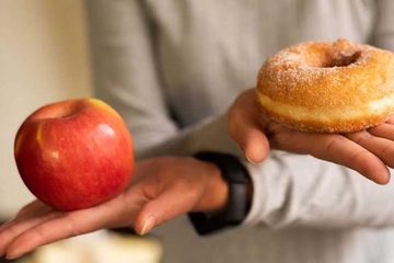 Donat atau apel? Keyakinan yang kita miliki dalam keputusan semacam ini bergantung pada seberapa cermat kita membuatnya.