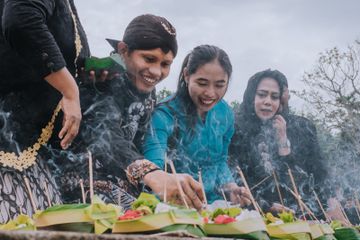 Upacara 1.000 Sesajen dan Dupa: Wujud Toleransi Masyarakat Indonesia