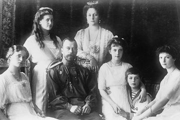 Nicholas II tidak siap dan tidak pernah ingin menjadi seorang tsar. Sayangnya, sang Ayah pun tidak mempersiapkan dirinya untuk memerintah kekaisaran.