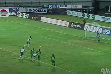 Bruno Cantanhede saat gagal mengeksekusi penalti dalam laga PSS kontra Persib (11/2/2022). 